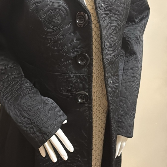 WH/BM Beautiful Women's Coat - Picture 3 of 4